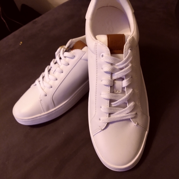 Coach Runners - Picture 3 of 5